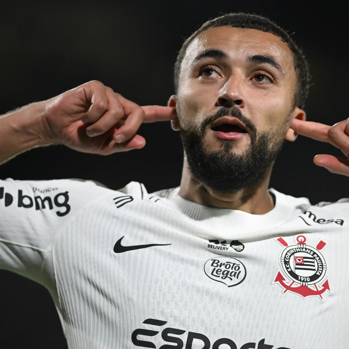 Corinthians renova contrato com marroquino Zakaria Labyad