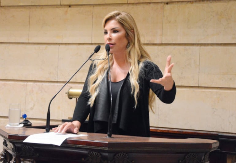 Justiça determina prisão de Verônica Costa, a ‘Mãe Loira do Funk’, por tortura contra ex-marido