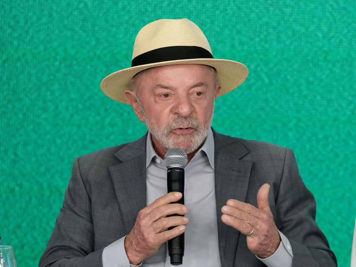 Lula critica bandeiras dos EUA em atos políticos: “Traidores da pátria”