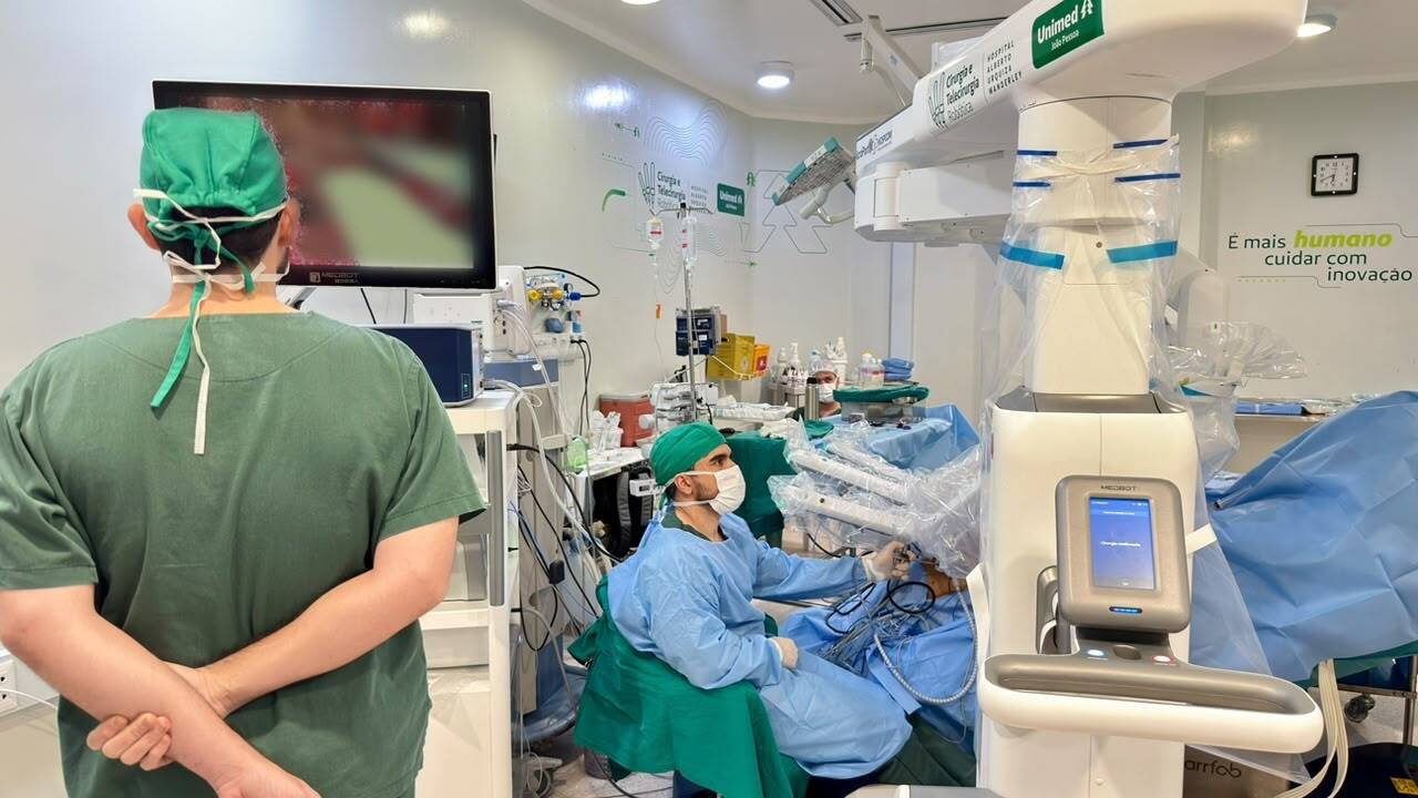 Unimed João Pessoa alcança marca de 100 cirurgias robóticas e consolida pioneirismo em telecirurgia