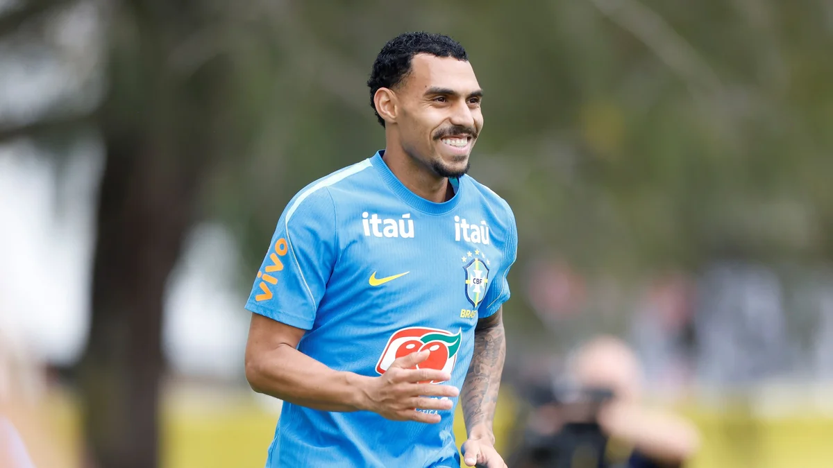 Matheuzinho diz que parceiros do Corinthians aliviaram tensão na Seleção