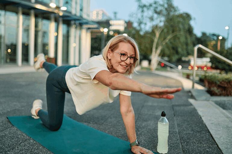 Treino depois dos 50: veja quais exercícios ajudam a manter força, equilíbrio e autonomia