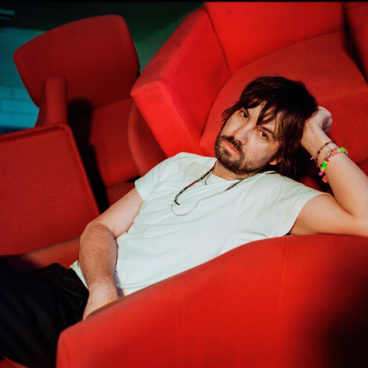 O vocalista do Tame Impala anuncia que não assinará mais autógrafos devido a colecionadores 'agressivos'