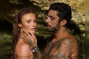 Após separação, Cintia Dicker posa de topless na web e Pedro Scooby reage