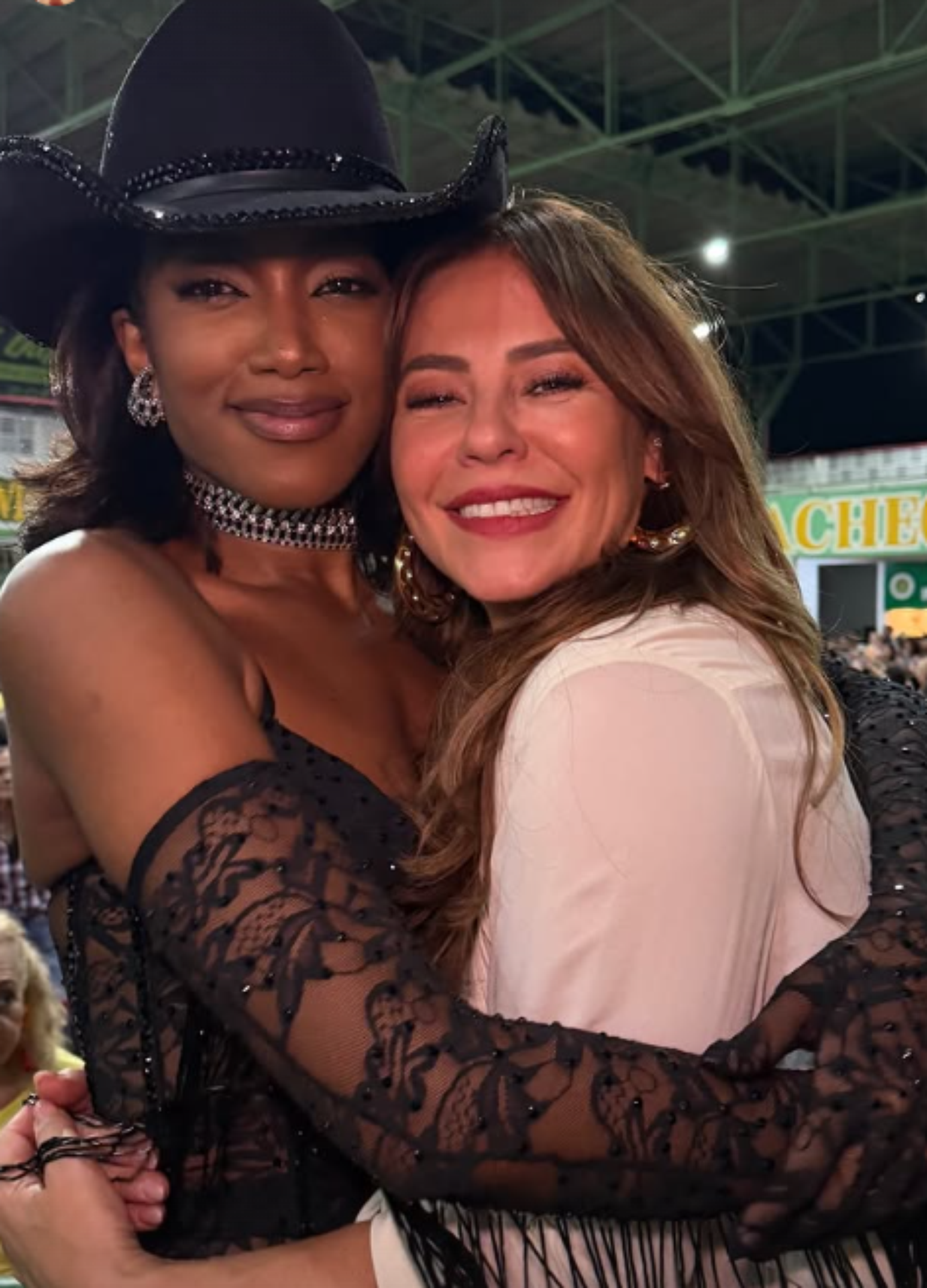 IZA e Paolla Oliveira na festa julina da Imperatriz Leopoldinense