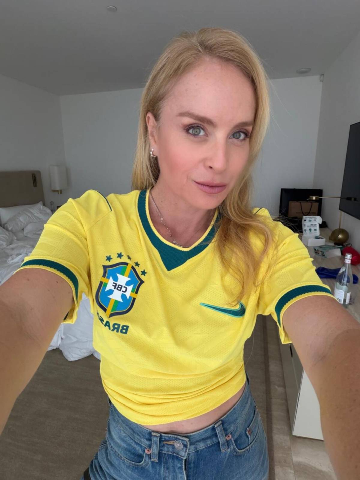 Angélica muda visual e adere a corte long bob; veja antes e depois