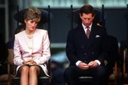 Irmão de Diana diz que rainha Elizabeth sugeriu plástica ao rei Charles