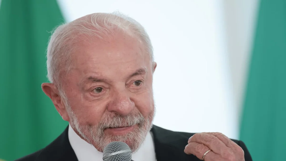 "Amigo de um presidente é o povo, não o Vorcaro", diz Lula no RJ