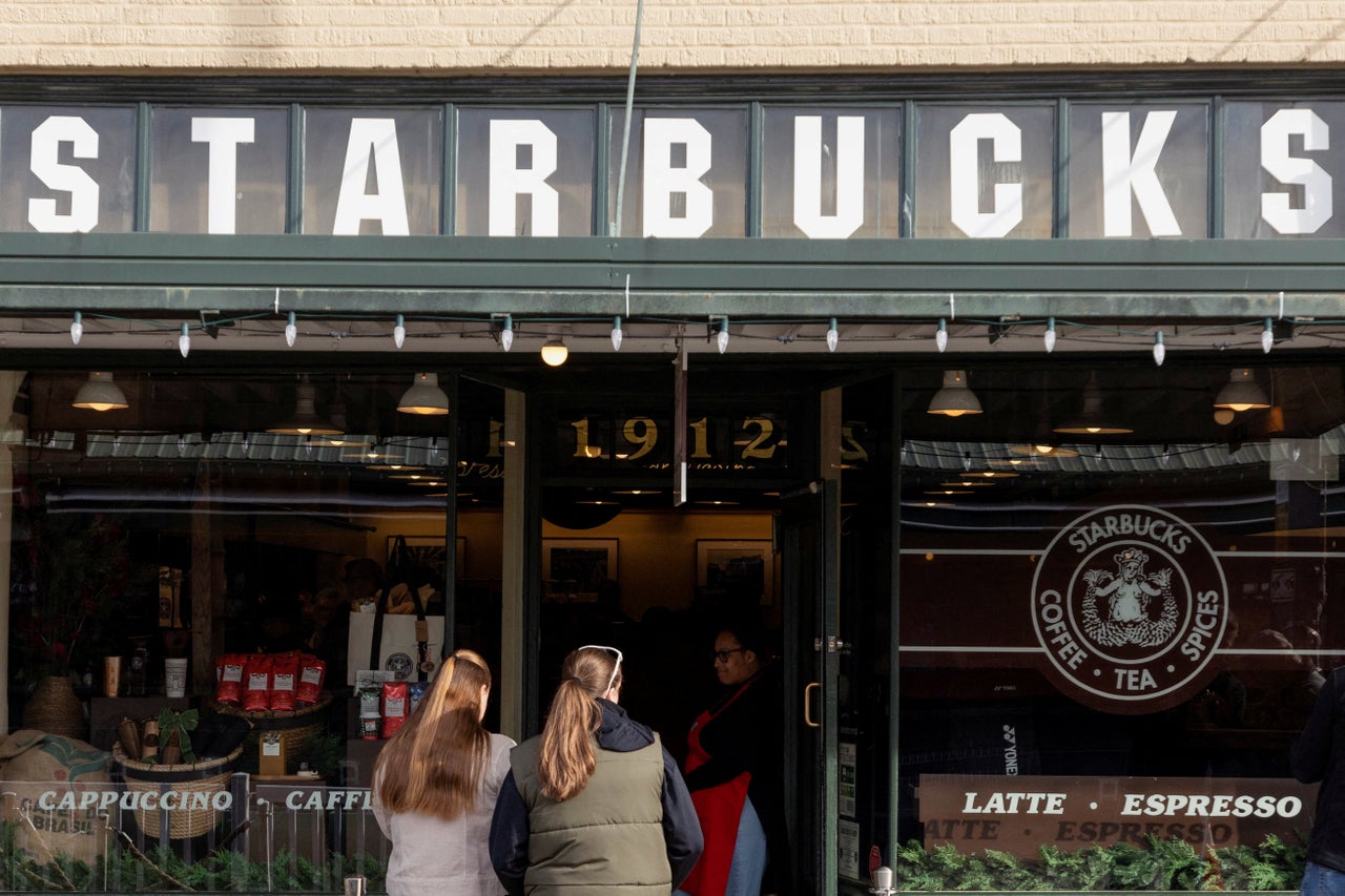 Starbucks fechará 250 lojas 'de baixo desempenho' em toda a América do Norte
