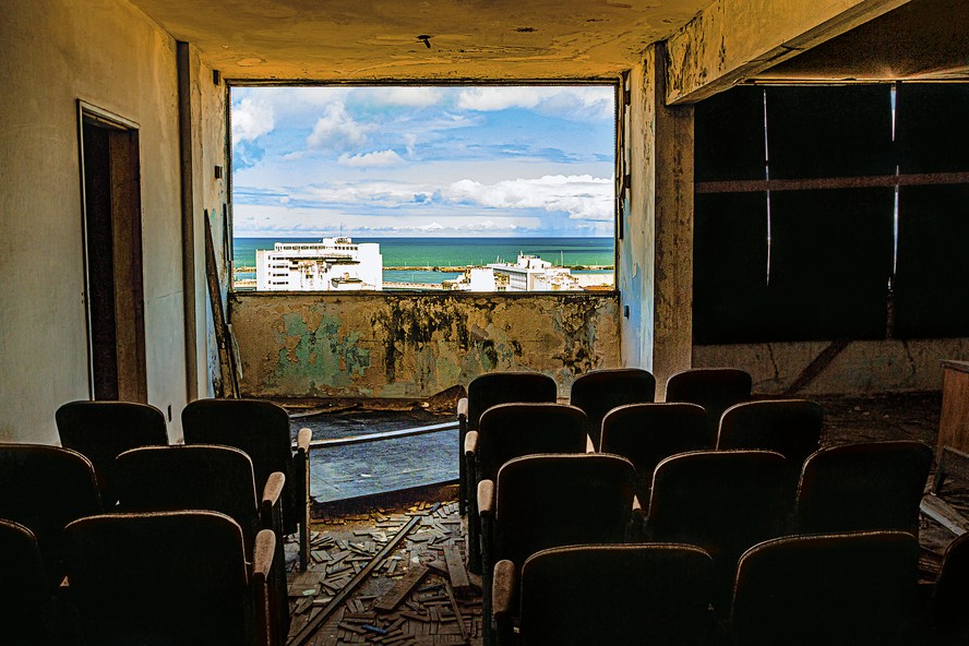 Fotógrafo registra a magia escondida nas salas de cinema mundo afora