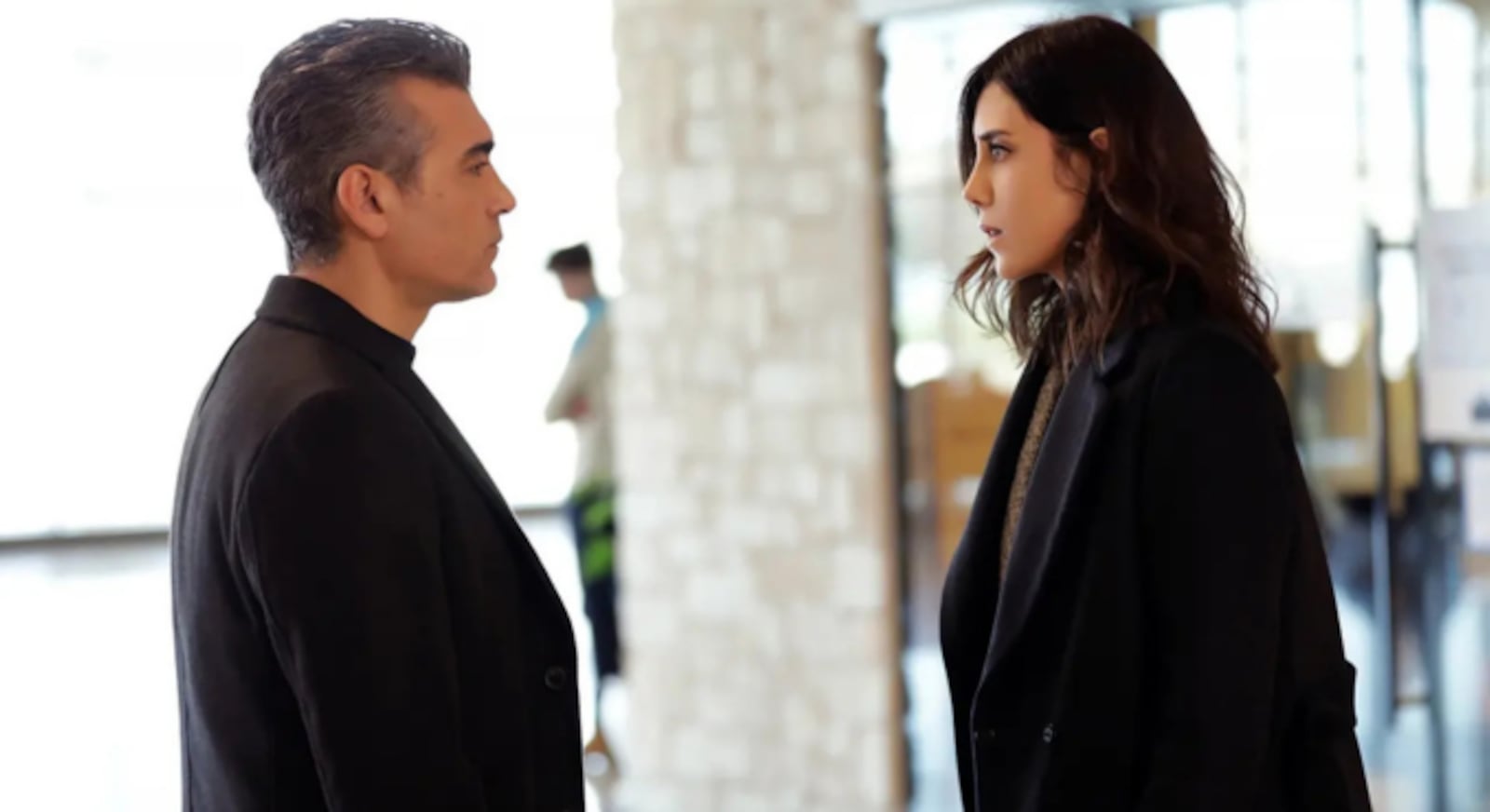 Briga entre Volkan e Asya em Iludida envolve questões jurídicas Divulgação/RECORD