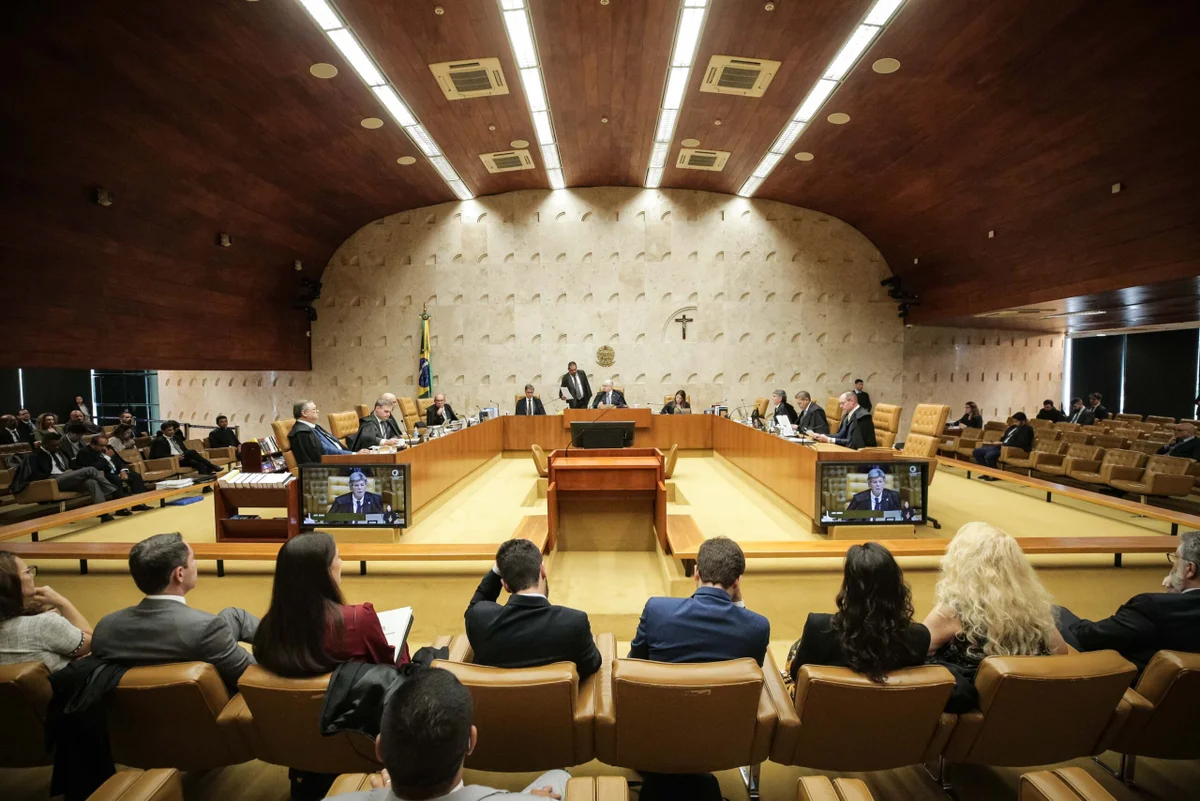 Corte passa por crise após troca de acusação entre ministros
