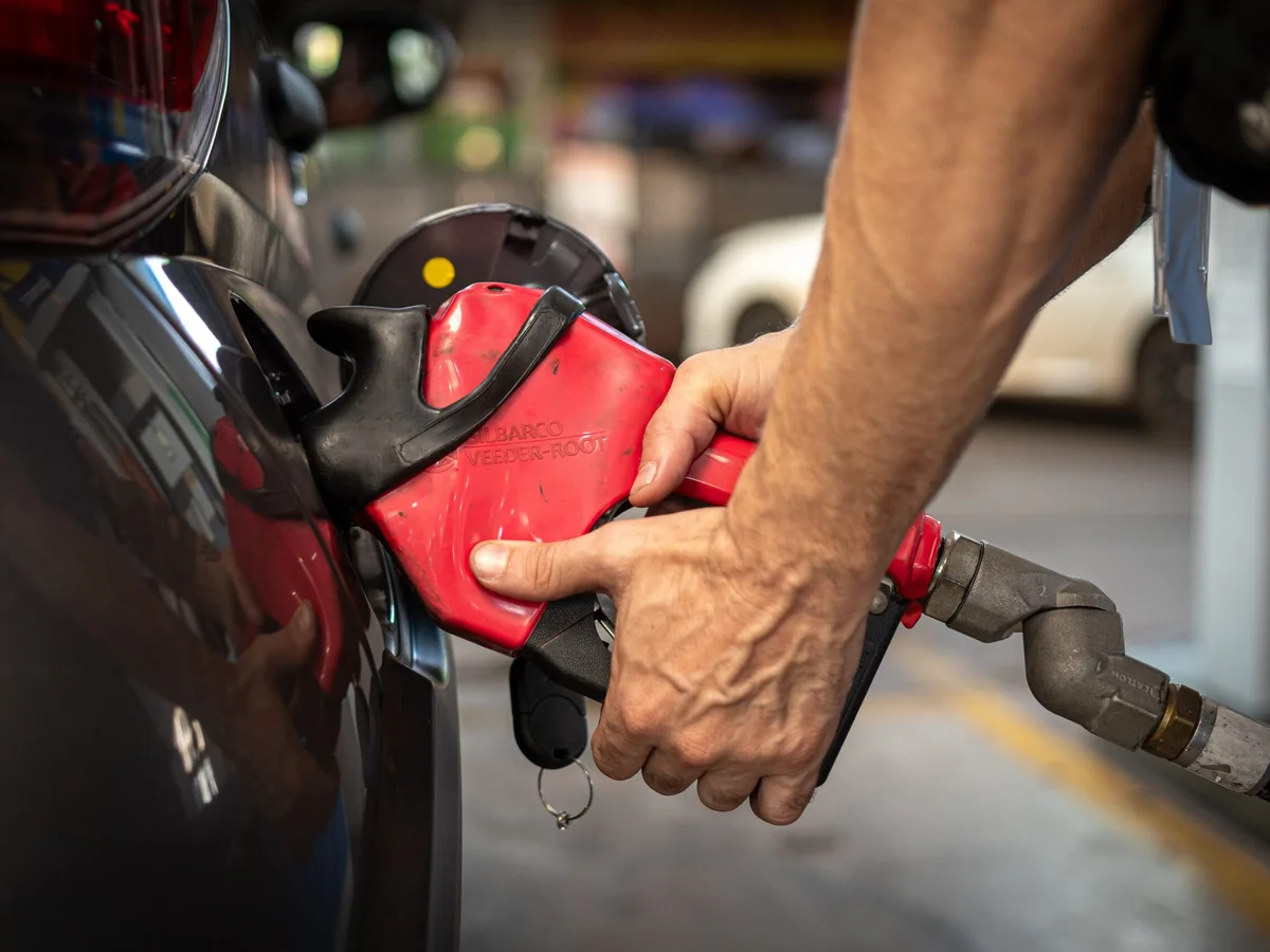 Com alta do petróleo, Lula concede novos subsídios para combustíveis