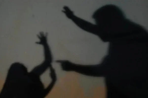 Pai é preso após menino de 8 anos ver mãe ser esfaqueada e acionar a PM - destaque galeria