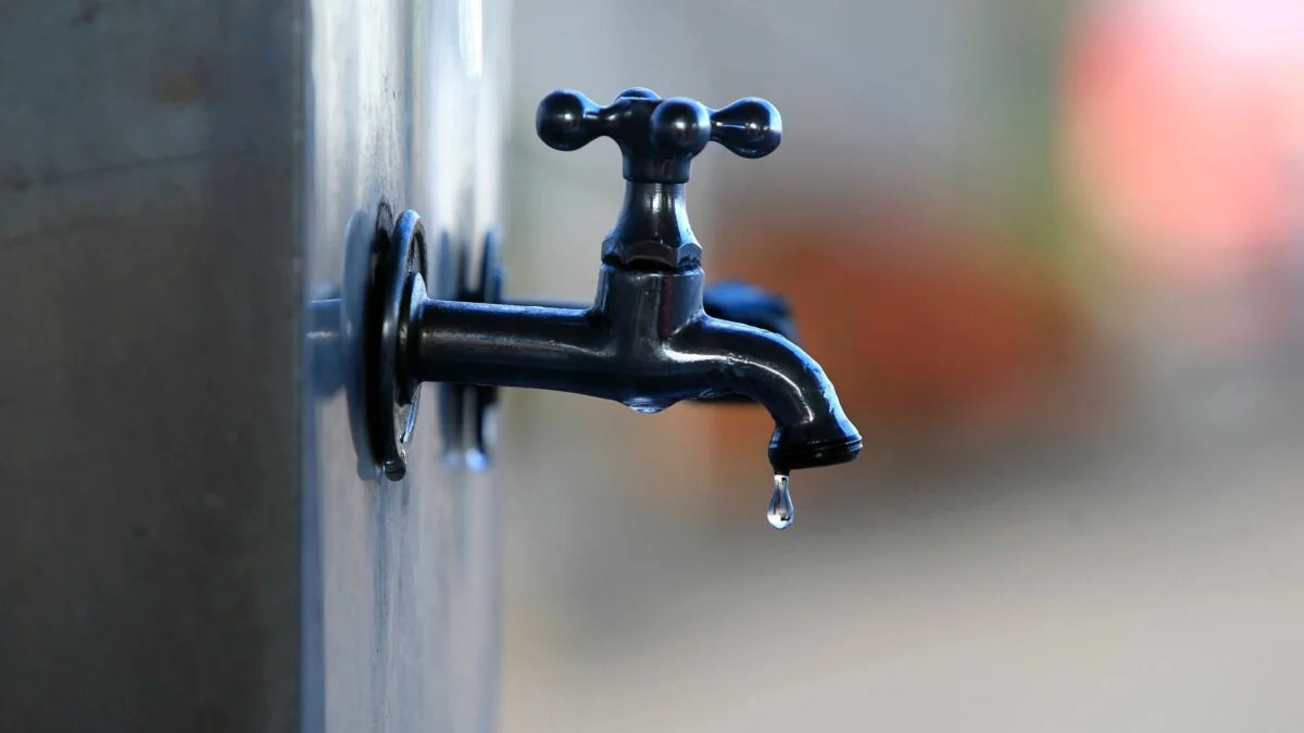 Com onda de calor, Copasa faz apelo por economia de água na Grande BH