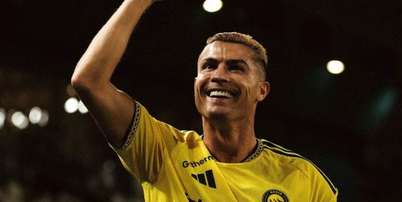 Foto: Divulgação/Al-Nassr - Legenda: Cristiano Ronaldo comemorou a boa atuação do filho nas redes sociais / Jogada10