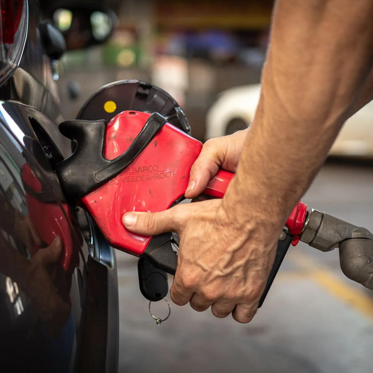 Com alta do petróleo, Lula concede novos subsídios para combustíveis