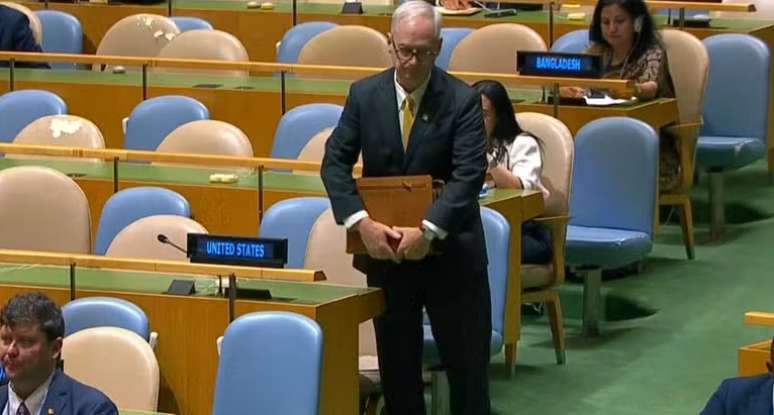 Irã denuncia 'terrorismo' dos EUA, e americanos abandonam plenário da ONU