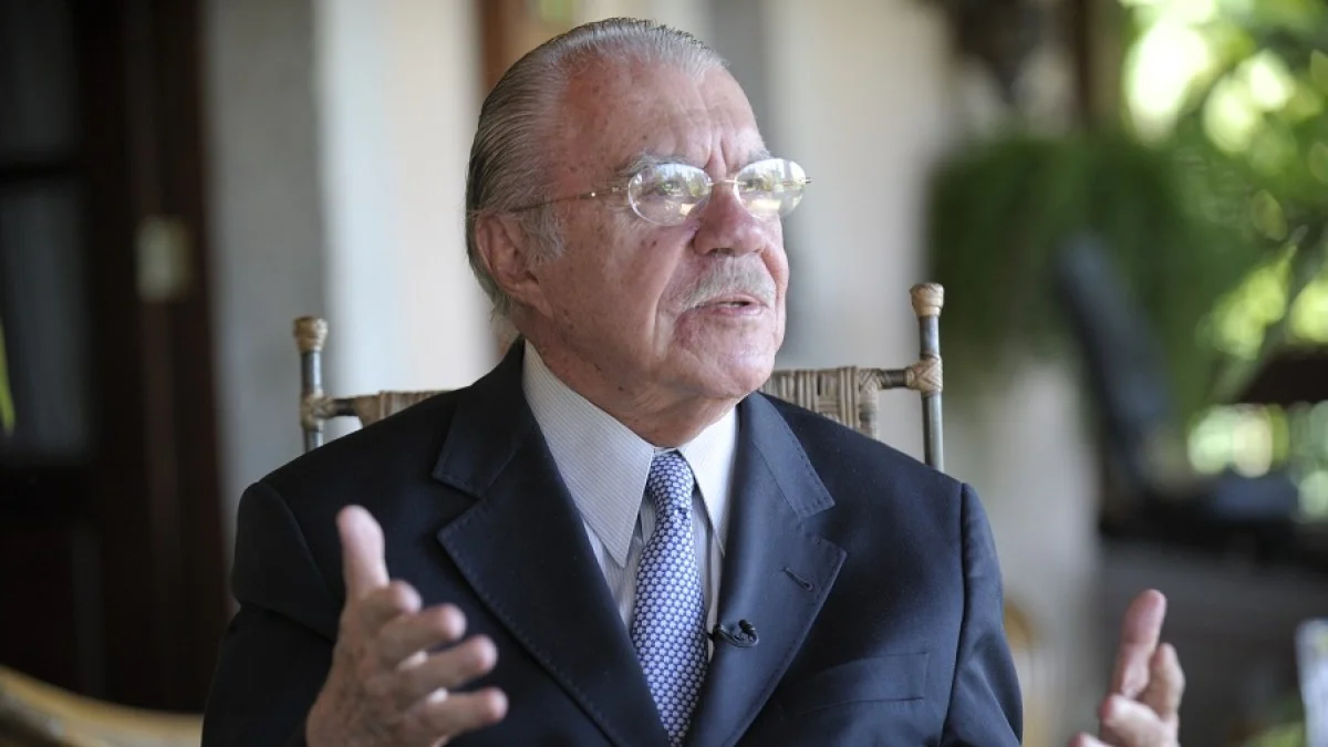 José Sarney segue internado para tratar quadro de pneumonia