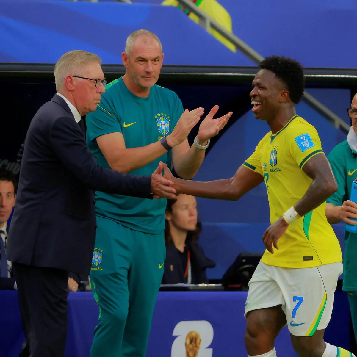 Em baixa, Vinícius Jr. é elogiado por Carlo Ancelotti: "Qualidade inegável"