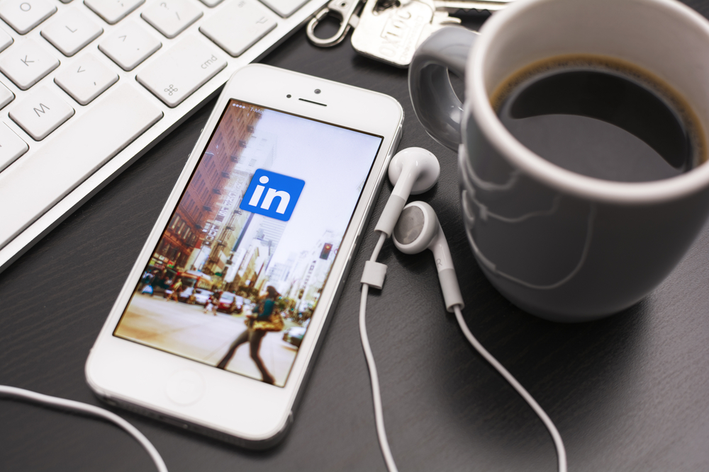 Romance no LinkedIn: Desvendando a commodificação capitalista de cargos executivos