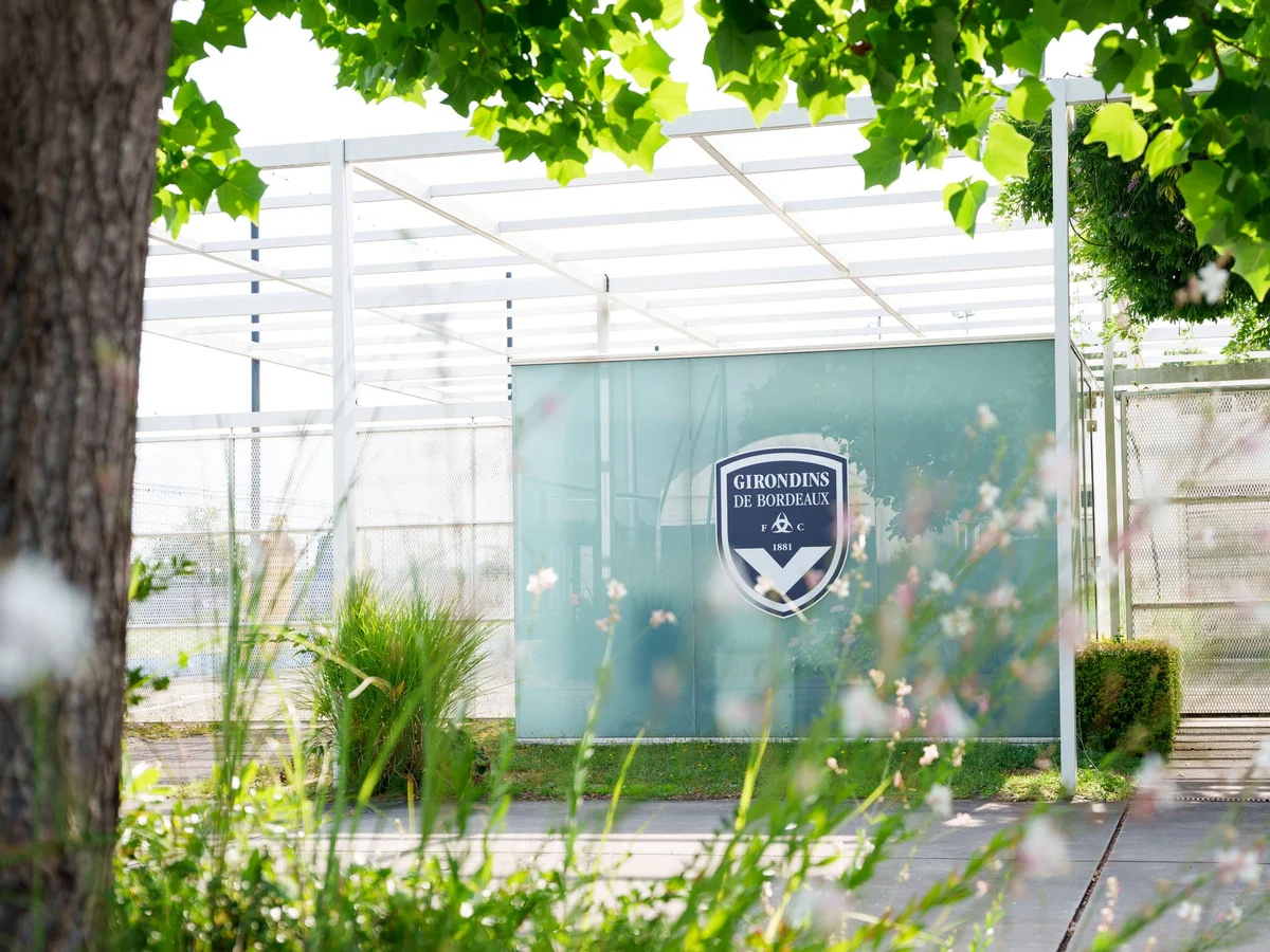 Após falência, Bordeaux, tradicional clube francês, é vendido por R$ 6