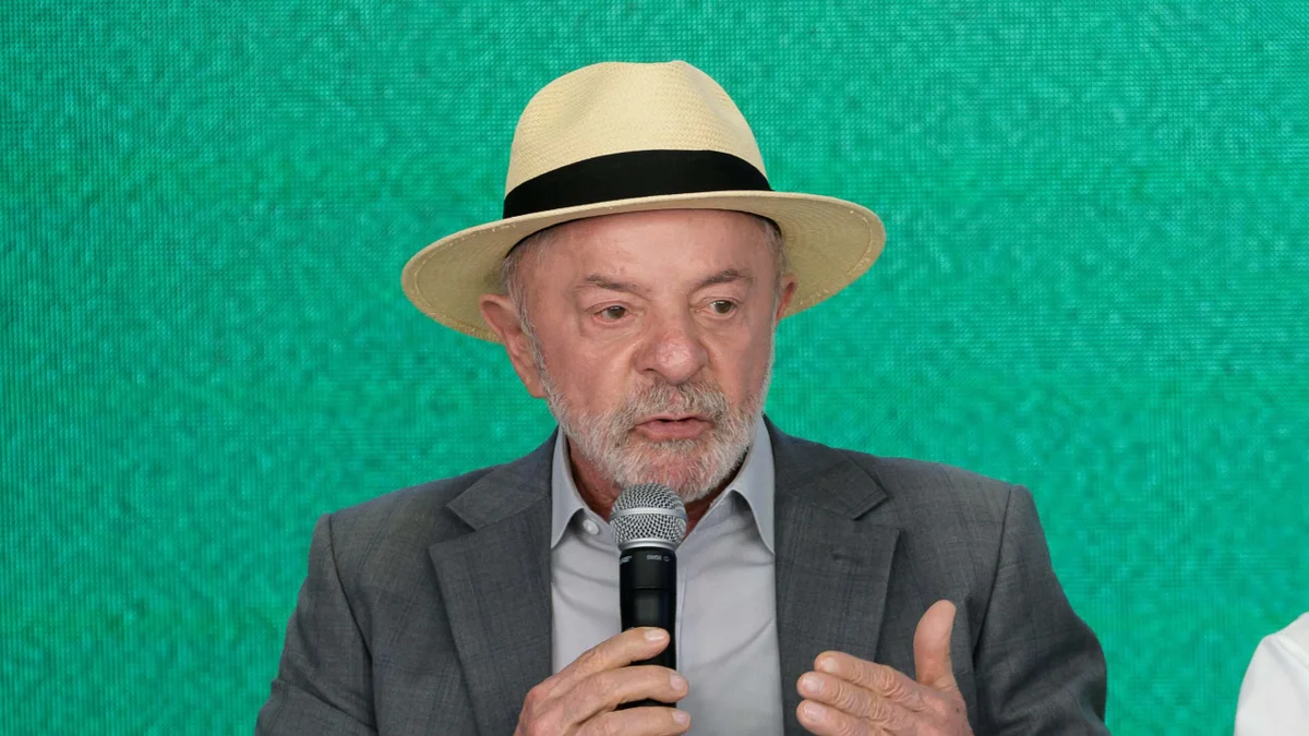 Lula critica bandeiras dos EUA em atos políticos: “Traidores da pátria”