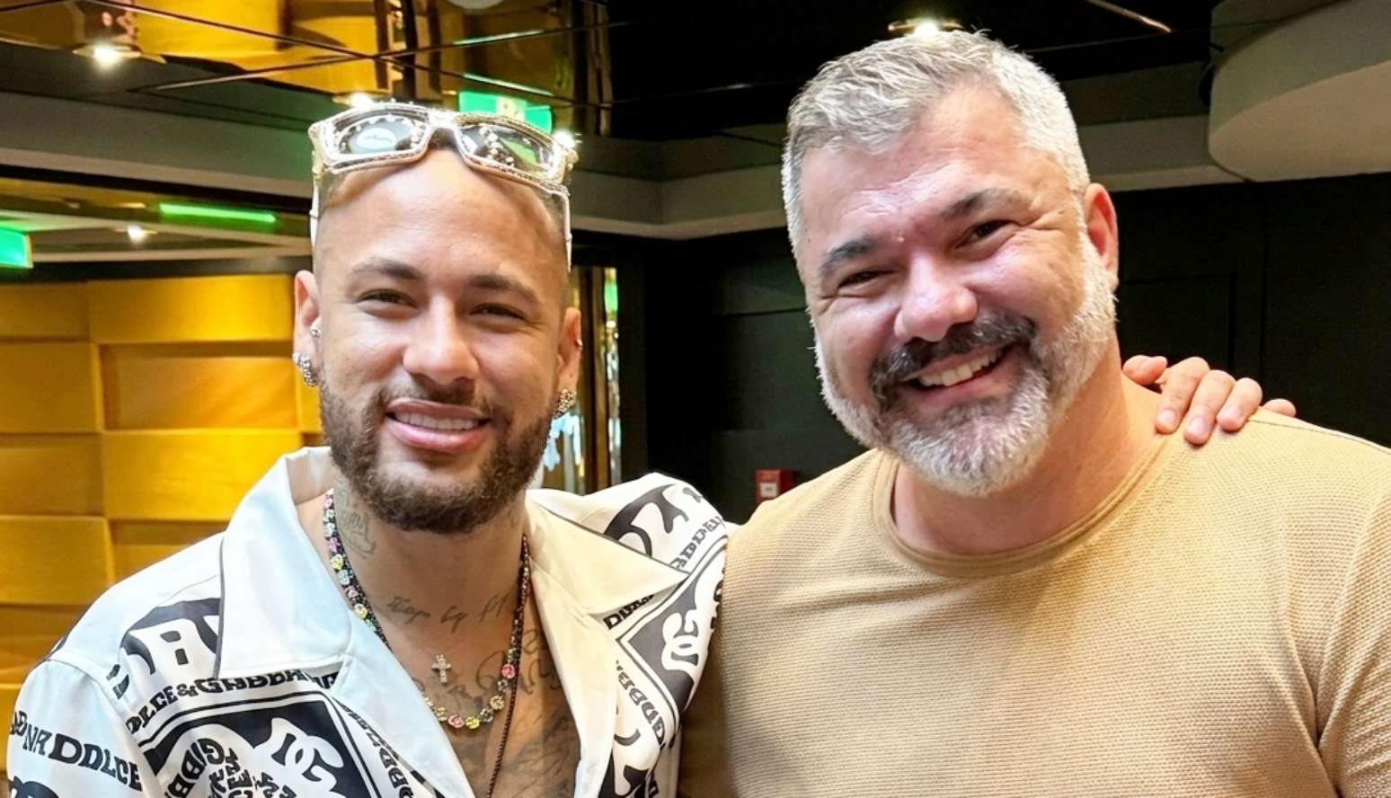 O professor Leo Reis dá nota 8 para o inglês de Neymar: "O importante é compreender o interlocutor e se fazer entender"