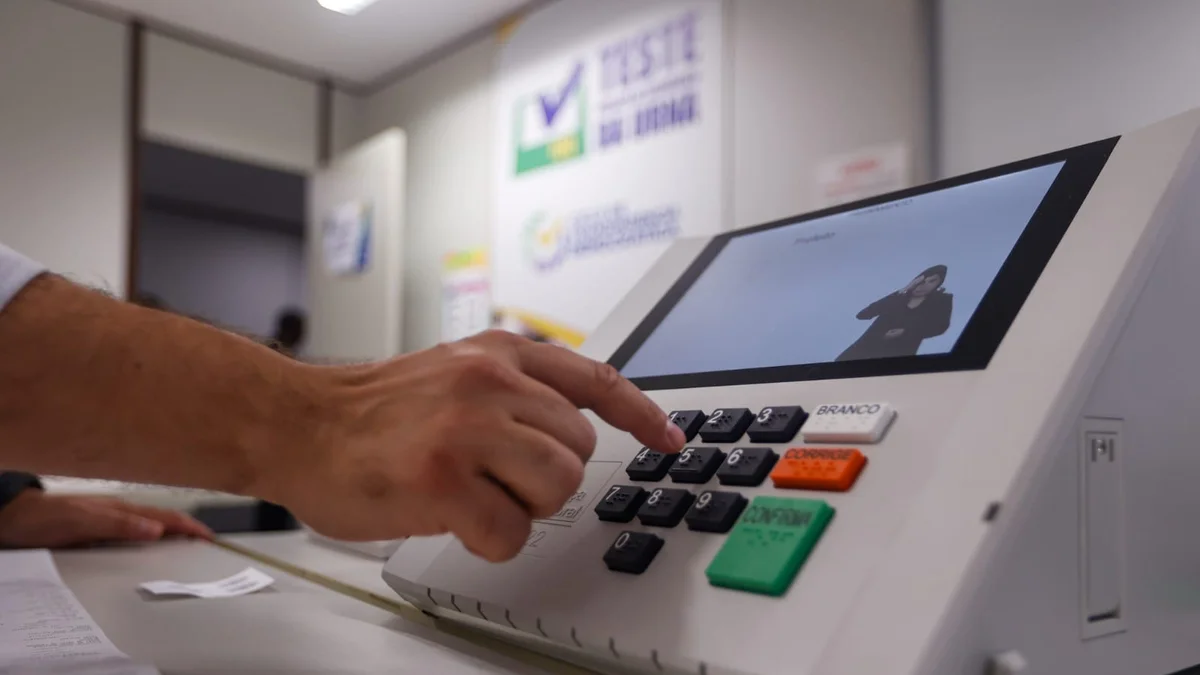 TSE barra a entrada de 14 observadores internacionais para as eleições