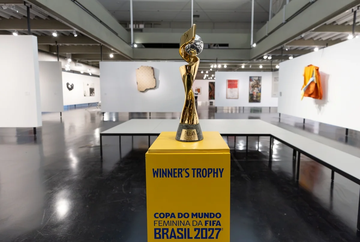 Taça da Copa do Mundo Feminina no Museu de Arte Moderna, no Rio de Janeiro
