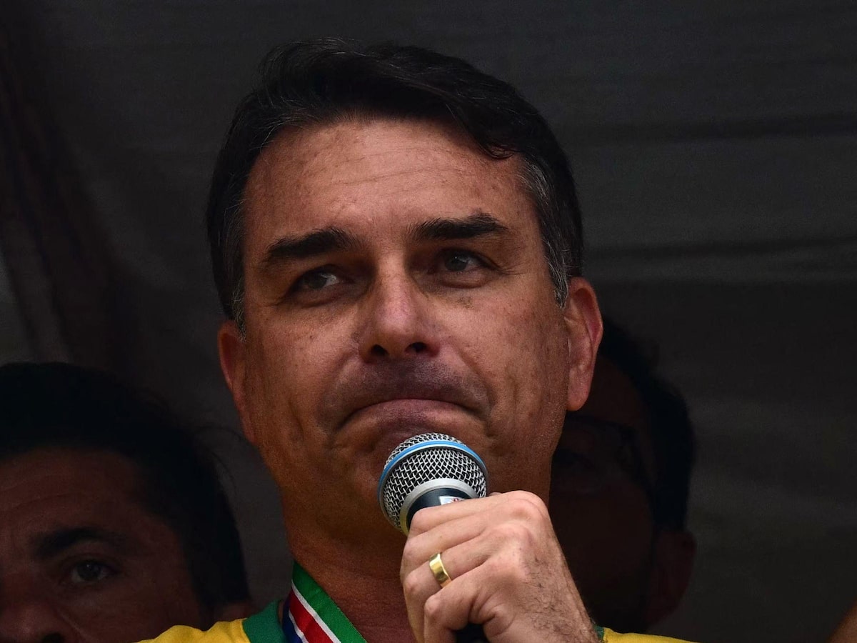 Flávio Bolsonaro chama operação da PF sobre emendas para filme de ‘interferência política’ de Dino