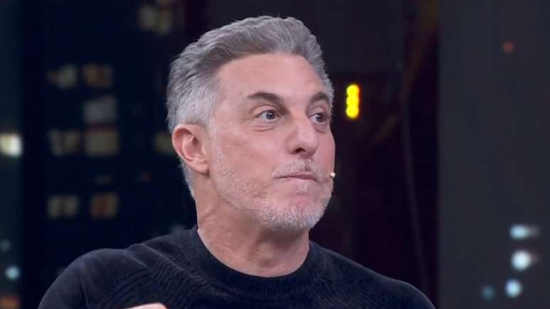 Luciano Huck e Globo são investigados após o apresentador sugerir site na véspera das eleições; entenda