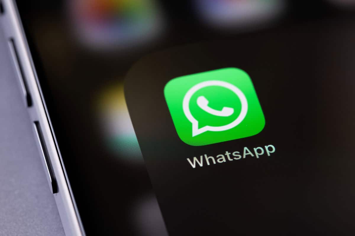 ícone do whatsapp na tela de um celular