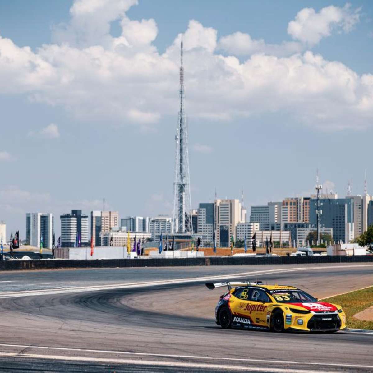 Stock Car: Gabriel Casagrande e Gabriel Robe conquistam a pole position para a Endurance em Brasília