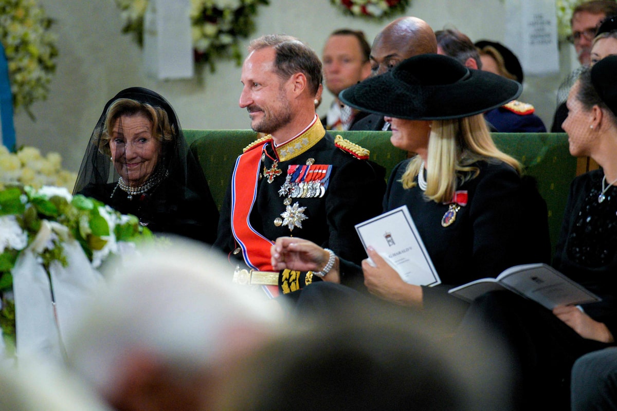 Funeral do rei Harald reúne multidão, integrantes da realeza e líderes europeus na Noruega
