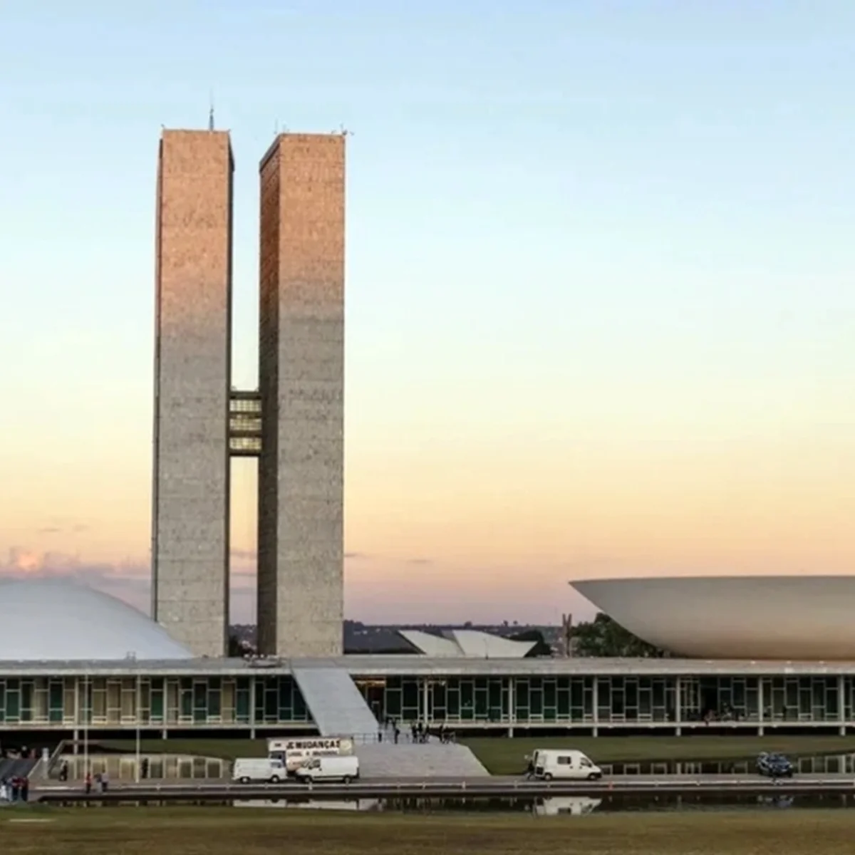 Câmara dos Deputados anuncia banca para novo concurso público com 150 vagas