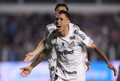 Gabigol vive noite de garçom, e Santos abre boa vantagem sobre o Atlético-MG na Sul-Americana