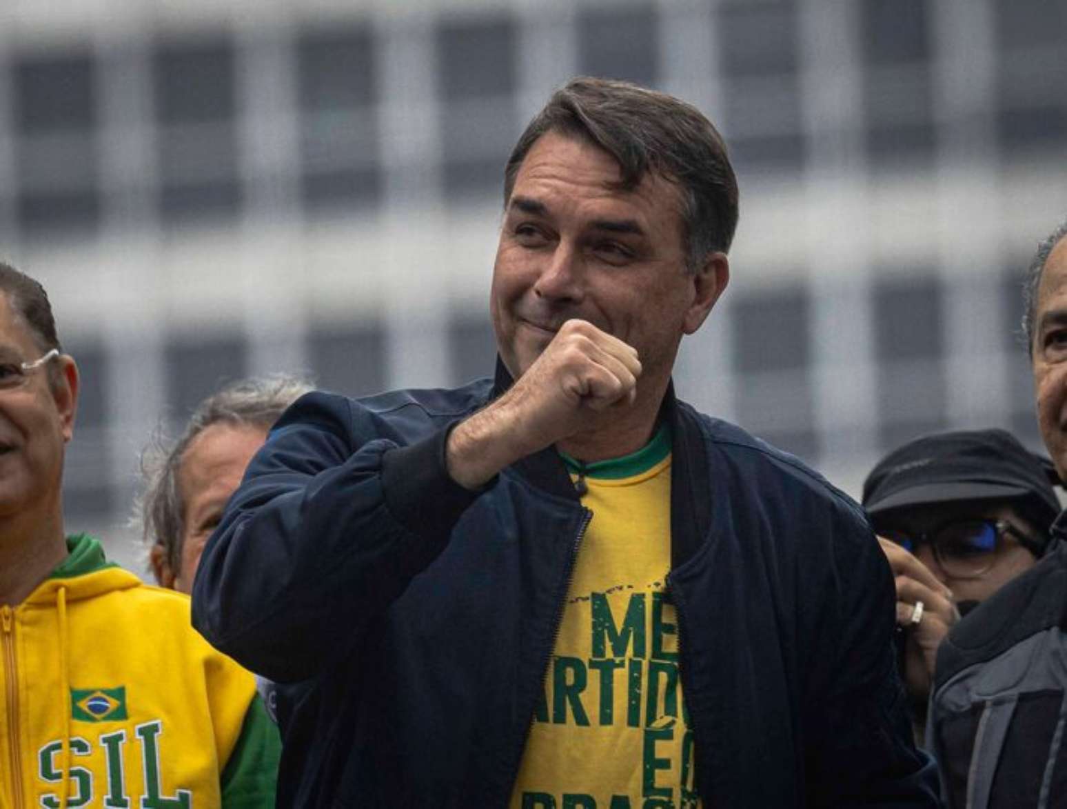 Flávio Bolsonaro durante ato na Avenida Paulista