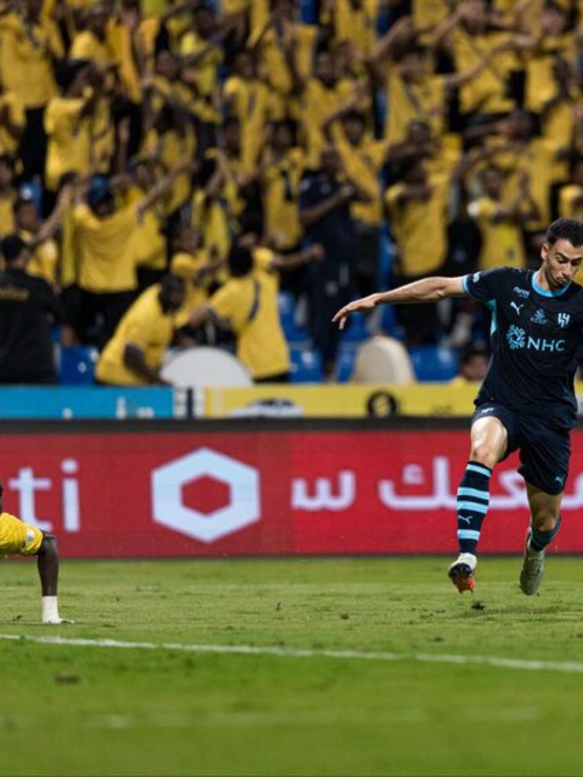Gabriel Martinelli desencanta e brilha com três gols em goleada do líder Al-Hilal