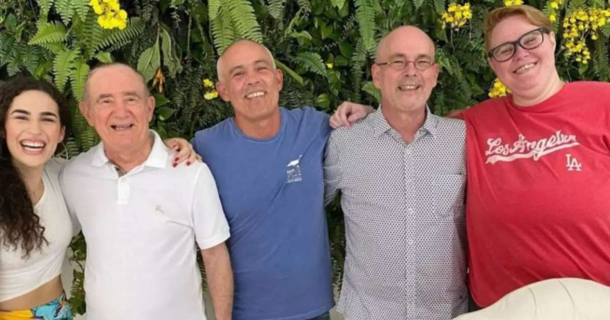 Renato Aragão e filha podem ficar frente a frente após disputa na Justiça de quase R$ 1 milhão