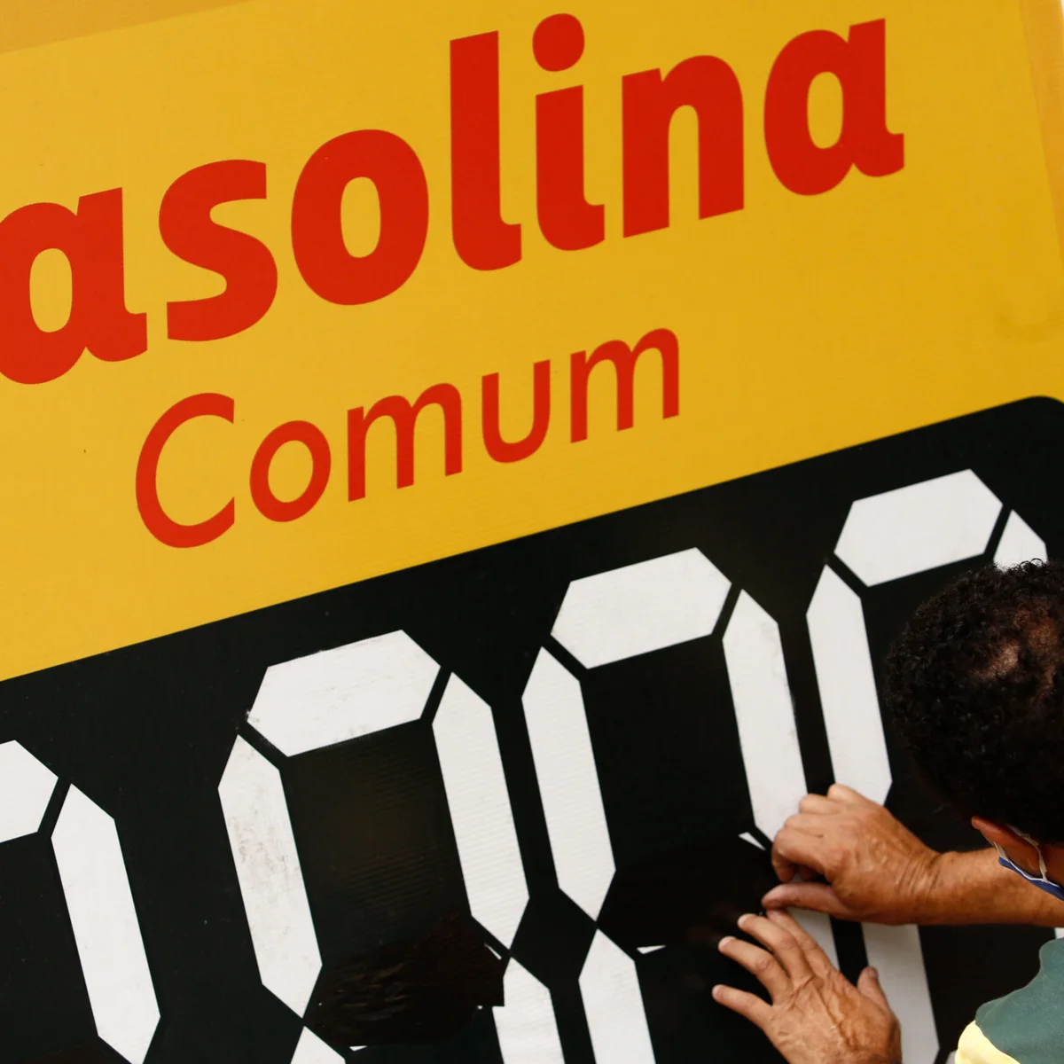 Gasolina fica até R$ 0,20 mais cara em postos de combustíveis do DF