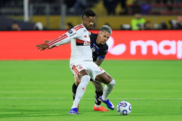Flamengo e Leonardo Jardim são multados pela Conmebol por atraso em partida