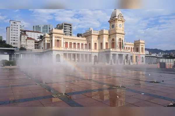 BH deve bater recorde de calor nesta quarta (30/9); umidade chega a 15% - destaque galeria