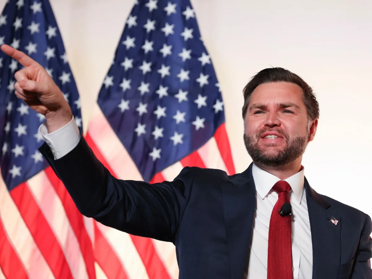 Vance nega suborno após Trump prometer R$ 25 mil a eleitores dos EUA