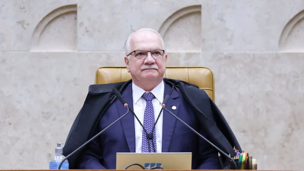 Fachin suspende qualquer procedimento para investigar ministros do STF