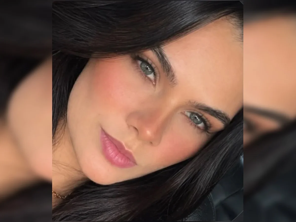 Mulher de 26 anos morre e bebê fica ferida após carro bater em árvore