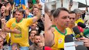 Fl&aacute;vio faz campanha no local onde Bolsonaro sofreu facada e acusa Dino de &lsquo;defender causa do Lula&rsquo;