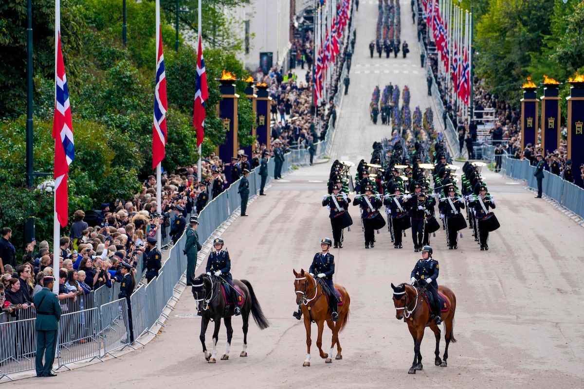 Funeral do rei Harald reúne multidão, integrantes da realeza e líderes europeus na Noruega