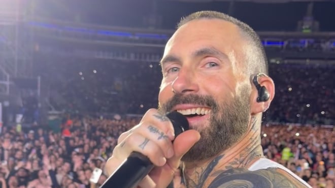 Homem em situação de rua ganha ingresso para show do Maroon 5 em São Paulo