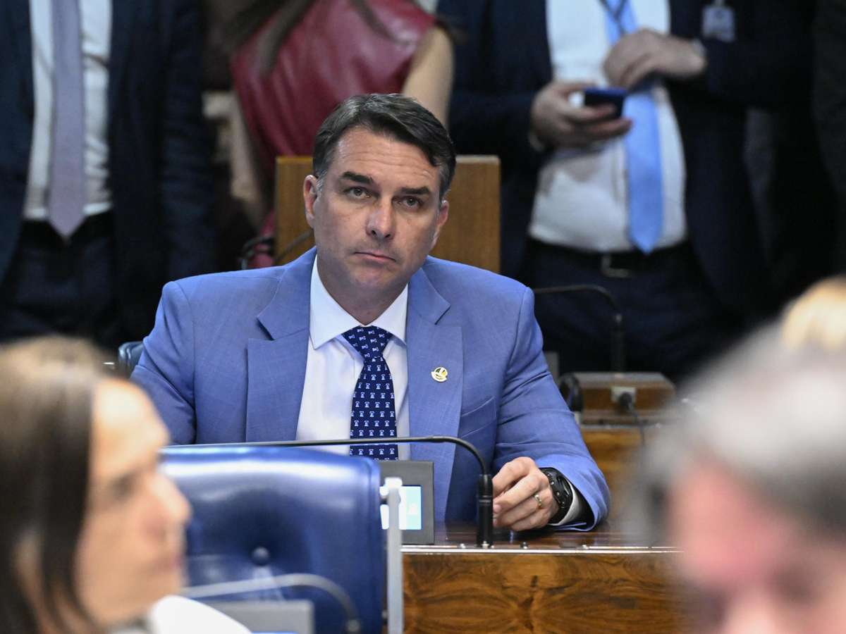TSE ordena remoção de posts sobre Flávio Bolsonaro e Nossa Senhora